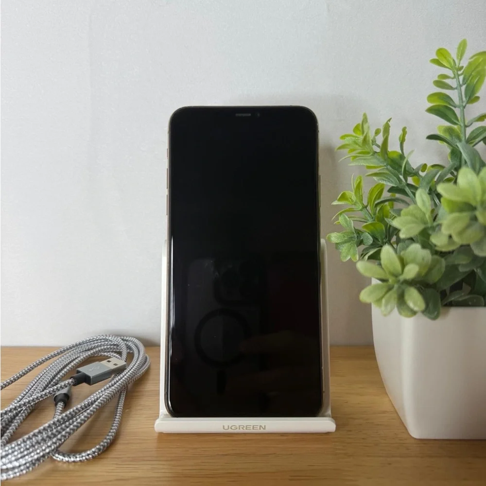 Apple iPhone 11 Pro Max 64GB unlocked in Gold